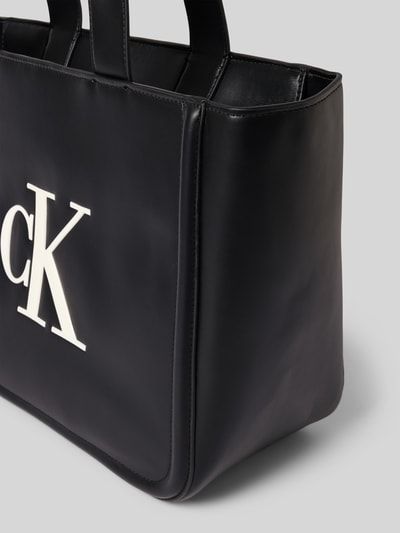 Produktfoto, Tote Bag in Leder-Optik von CK Calvin Klein, schwarz, Logo-Print, Hauptfach mit Reißverschluss, 35x28x15 cm, glatte Textur