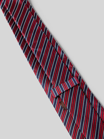 Produktfoto, Krawatte aus Seide mit Allover-Muster von Blick, klassische Form, Label-Patch, Einstecklasche, rote und blaue Streifen, Breite 8 cm.