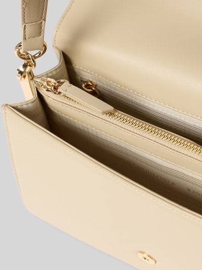 Tommy Hilfiger Umhängetasche in Lederoptik Beige 5