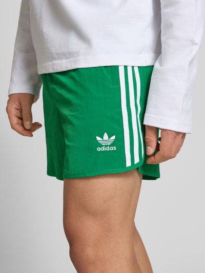 adidas Originals Korte broek met labelstitching Lichtgroen - 3