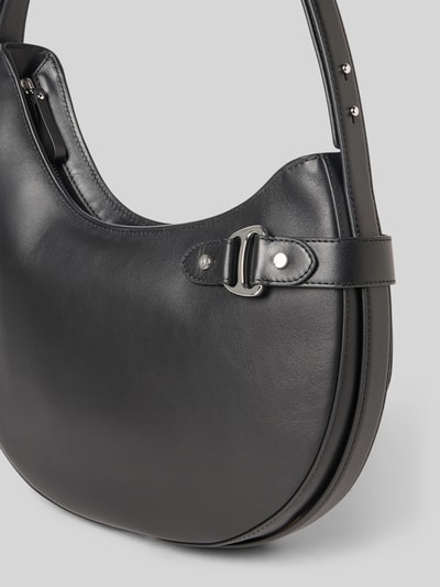 Produktfoto, Shoulder Bag aus echtem Rindsleder Modell 'Tasha' von Lauren Ralph Lauren, schwarze glatte Oberfläche, Zierschnalle, Reißverschlussfach innen, Hauptfach mit Reißverschluss, Maße 32x32x6 cm, Schulterriemen 51 cm.