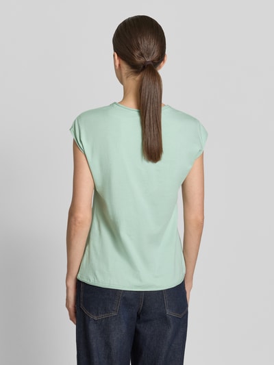 Vrouwenmodel draagt T-Shirt met Rundhalsausschnitt und Rollsaum van Christian Berg Woman in lichtgroen, regular fit, zuiver katoen, ruglengte bij maat S 57 cm, volledig van achteren bekeken