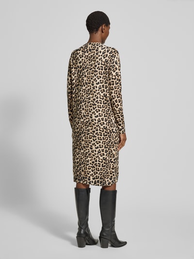 Christian Berg Woman Knielanges Strickkleid aus Viskose in Leo-Optik Sand 5