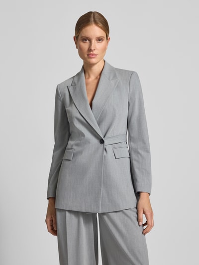 Vrouwenmodel draagt Eleganter Blazer met Bindedetail van Style Icon Collection, materiaalmix met viscose, slim fit, reverskraag, klepzakken, knoopsluiting met strikdetail, getailleerde pasvorm, lichtgrijs, Ganzkörperansicht van voren