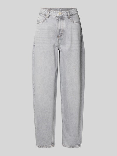 Produktfoto, Barrel Leg Jeans aus reiner Baumwolle Modell 'STINE CROPPED' von Marc O'Polo Denim, efekt: jednolity kolor, wykończenie: bawełniany denim, 5 kieszeni, wysoki stan, krótki krój, wyhaftowane i wytłaczane logo, kolor jasnoszary.