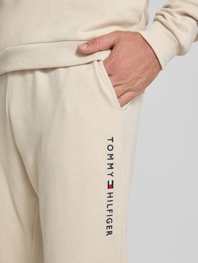 Tommy Hilfiger Regular Fit Sweatpants aus Baumwoll-Mix Offwhite Melange 3