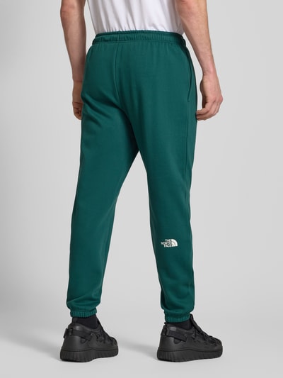 The North Face Regular tapered fit sweatpants met labelprint Groen - 5