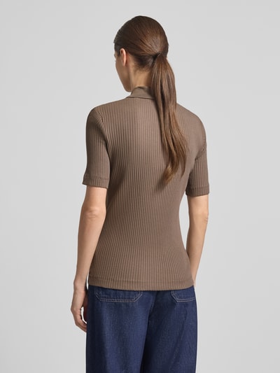 Kobiece model prezentuje koszulkę polo Slim Fit z mieszanki bawełny i modalu Marc O'Polo, efekt: jednolity kolor, prążkowana dzianina, całkowity widok z tyłu.