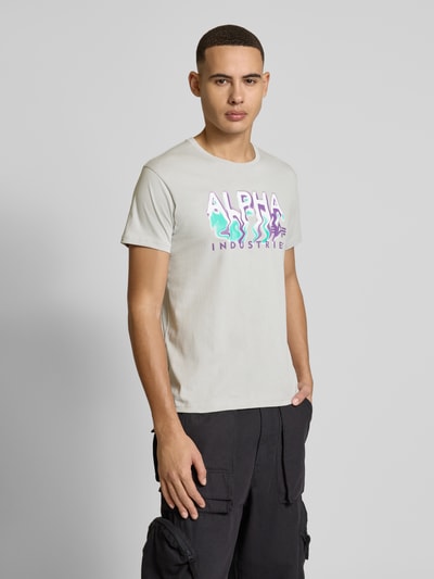 Alpha Industries T-Shirt mit Label-Print Modell 'Nebula' Hellgrau 4