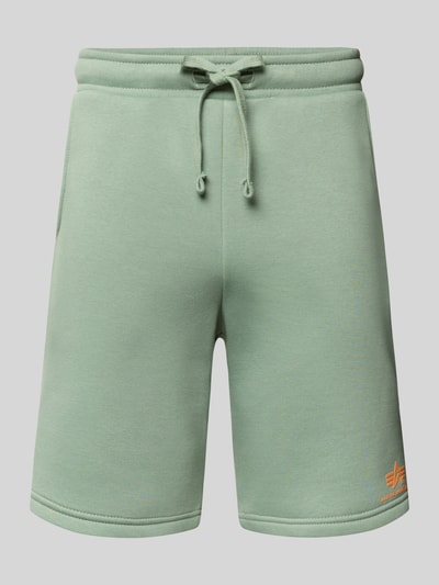 Produktfoto, Shorts mit Eingrifftaschen und Logo-Print von Alpha Industries in Mintgrün, Baumwoll-Mix, Relaxed-Fit, Kordelzug, Gesäßtasche, Bundweite 39 cm, Innenbeinlänge 24 cm, Größe M.