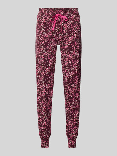 Produktfoto, Pyjama-Hose im Allover-Look von SKINY, Baumwoll-Elasthan-Mix, Regular Fit, elastischer Bund, florales Muster in Pink und Dunkelrot.