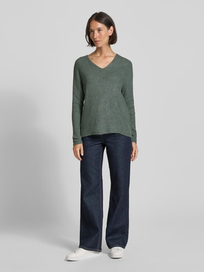 Vero Moda Regular Fit Strickpullover mit V-Ausschnitt Modell 'CREWLEFILE' Schilf 1