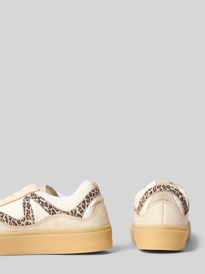 Produktfoto, Sneaker mit Gummisohle Modell 'LYNN PATCHWORK' von INUIKII, beige und weiß, Patchwork-Design, Absatzhöhe 4 cm, Schafthöhe 7 cm, Schaftweite 7 cm, Abgerundete-Spitze, Schnürung, Leopard-Print, Seitenansicht und Rückansicht, Damen Sneaker