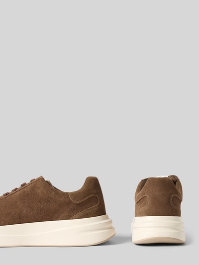 GUESS Sneaker aus Rindsvelours mit Plateau-Sohle Mittelbraun 2