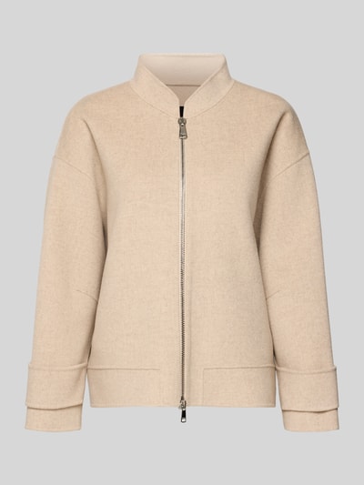 Produktfoto, Regular Fit Jacke aus reiner Schurwolle von Windsor w kolorze beżowym, stojący kołnierz, dwukierunkowy zamek, szerokie ramiona, jednolita tekstura.