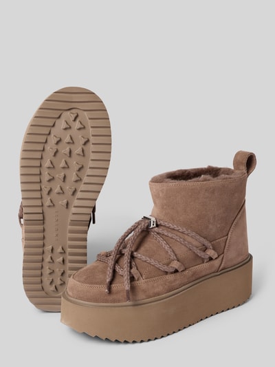 Produktfoto, boots aus gecoat leer mit afgerond model, profiel plateauzool, labeldetail, Model 'CLASSIC LOW PLATFORM' van INUIKII, dames, hakhoogte 6 cm, schachthoogte 12 cm, schachtbreedte 12 cm