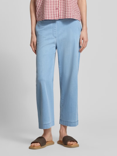 Frauenmodel trägt Loose Fit Culotte aus Baumwoll-Mix Modell 'PAM CULOTTE' von Raphaela By Brax, Optik: Unifarben, Passform: Loose-Fit, Länge: Cropped, Details: Gürtelschlaufen, Bundabschluss: elastisch, Material: Baumwoll-Mix, Nahaufnahme Unterkörper.