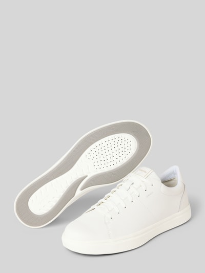 Produktfoto, Sneakersy z naturalnej skóry model 'Baltimoore' od Geox, krój zaokrąglony, detal z logo, profilowana podeszwa, wysokość obcasa 4 cm, wysokość cholewki 8 cm, szerokość w rozmiarze 44: 7 cm, białe, gładka faktura