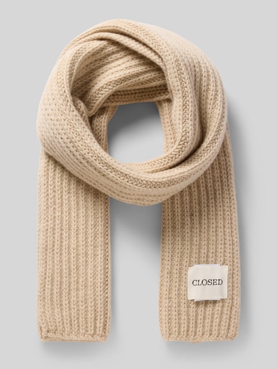 Produktfoto, Schal aus reiner Baumwolle von Closed, beige Farbe, rechteckige Form, grobe Strick-Optik, Label-Patch, 180 cm Länge