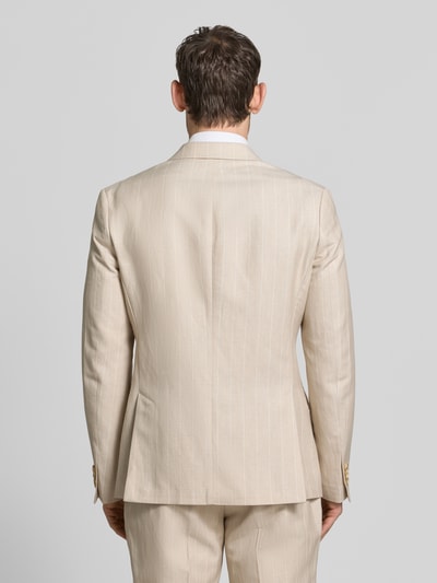Männermodel trägt Regular Fit Sakko mit Pattentaschen und reverskraag van MCNEAL in licht beige materiaalmix met linnen, dubbele knoopsluiting, paspelzak op de borst, klepzakken, ruglengte maat 50: 74 cm, schouderbreedte: 45 cm, mouwlengte: 66 cm, geheel rugaanzicht.