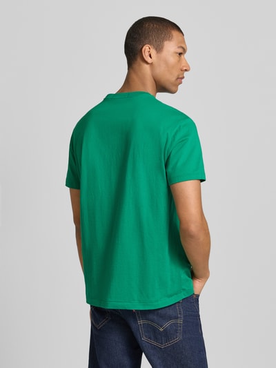 Männermodel trägt Relaxed Fit T-Shirt aus reiner Baumwolle von Polo Ralph Lauren, Optik: Unifarben, Ganzkörperansicht Rückansicht