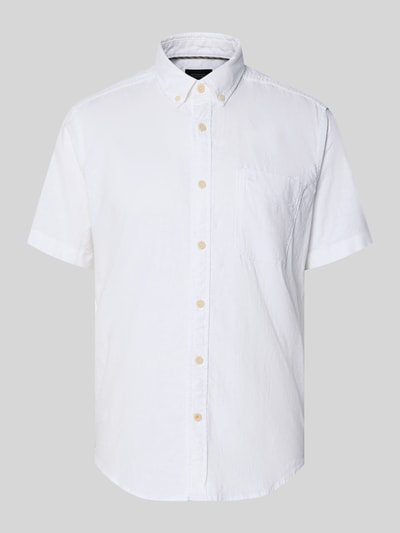Productfoto, Regular Fit vrijetijdsoverhemd met button-downkraag van camel active, mix van katoen en linnen, borstzak, labelstitching, wit.