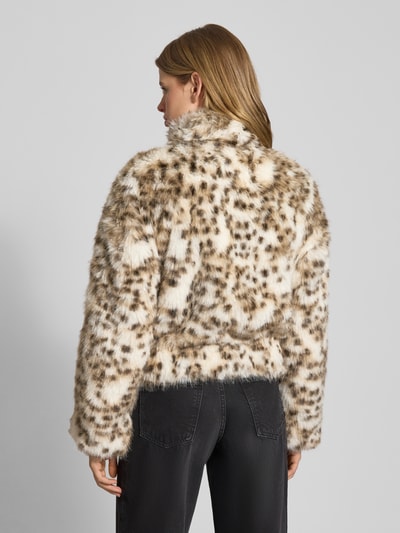 Only Kurtka z imitacji futra o kroju regular fit ze wzorem w panterkę model ‘JANIS’ Écru 5