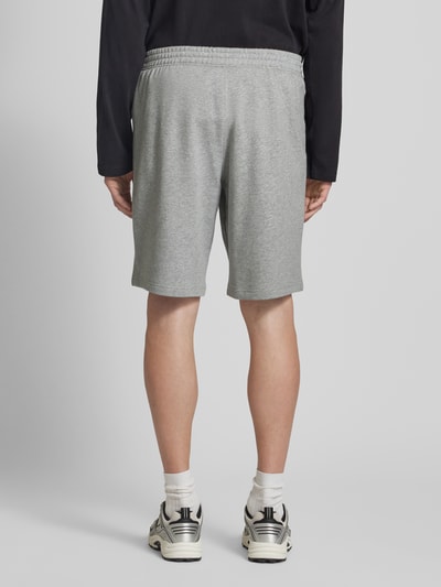 adidas Originals Shorts mit elastischem Bund und Label-Stitching Hellgrau Melange 5