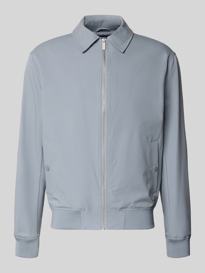Produktfoto, Blouson mit Kentkragen von JAKE*S STUDIO MEN, jasnoszary, krój regular fit, długość pleców 60 cm, szerokość w rozmiarze M 48 cm, szerokość klatki piersiowej w rozmiarze M 58 cm, długość rękawa 67 cm, zamek błyskawiczny, kieszenie z ukośnym wejściem, elastyczne wykończenia