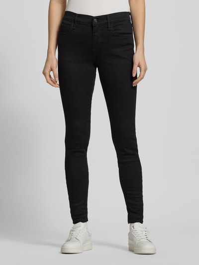 Frauenmodel trägt Skinny Fit Jeans mit 5-Pocket-Design von Levi's®, schwarze Farbe, Baumwoll-Mix, Ganzkörperansicht von vorne.