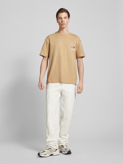 Tommy Jeans T-Shirt mit Label-Print Sand 1