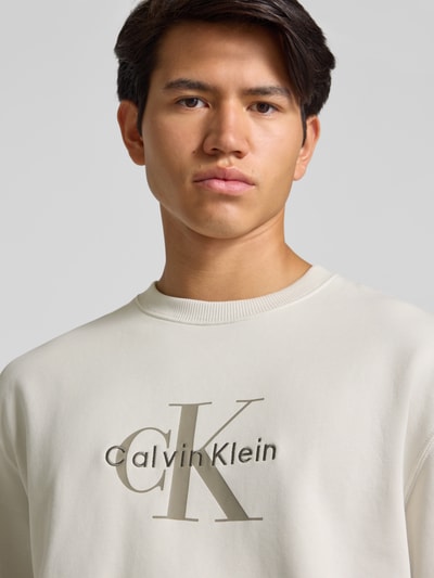 Calvin Klein Jeans Regular Fit Sweatshirt mit Logo-Print Modell 'Terry' Offwhite 3