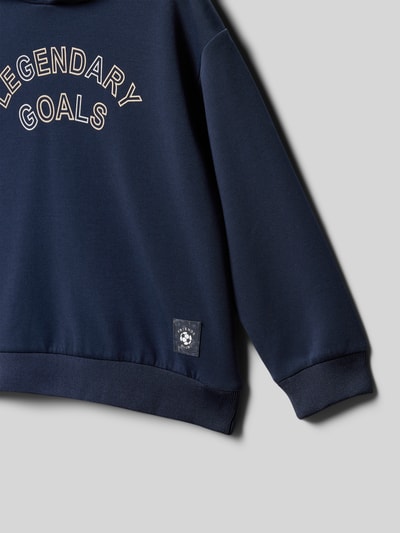 Produktfoto, Hoodie mit Print von Mayoral aus dunkelblauem Baumwoll-Mix mit Stretch-Anteil, Regular-Fit, Stickerei, Detailansicht