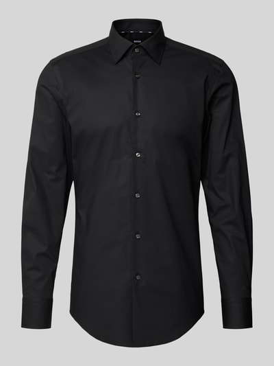 Produktfoto, Slim Fit Businesshemd aus Popeline mit Stretch-Anteil von BOSS, mieszanka bawełny i elastanu, kentkragen, listwa guzikowa, sportowe mankiety, zaokrąglony dół, łatwa pielęgnacja, długość tyłu 76 cm, szerokość ramion 47 cm, długość rękawów 67 cm, czarny, gładka tekstura.
