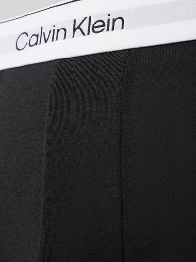 Produktfoto, Trunks mit elastischem Label-Bund im 5er-Pack von Calvin Klein Underwear aus schwarzem Baumwoll-Elasthan-Mix, eng anliegender Schnitt, glatte Struktur