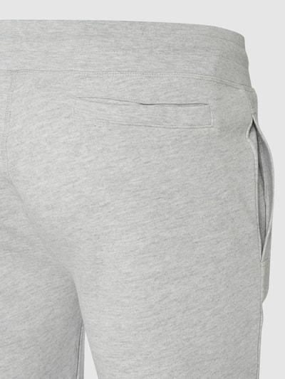 Guess Sweatpants mit Label-Applikation Mittelgrau Melange 4