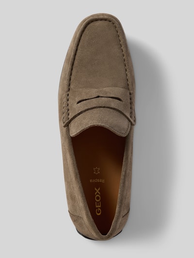 Produktfoto, Loafers aus Leder Modell 'KOSMOPOLIS RIP' von Geox in Taupe, Schlupfform, profilierte Sohle, Echtleder, strukturierte Oberfläche, Absatzhöhe 3 cm, Schafthöhe 6 cm, Schaftweite 5 cm, Herren.
