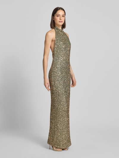 Vrouwenmodel draagt avondjurk met pailletten van Swing, nauw aansluitend model, materiaalmix met stretch, maxi-jurk, halter, ruglengte bij maat 36: 160 cm, borstwijdte bij maat 36: 38 cm, geheel van voren te zien.