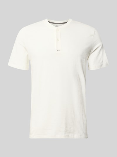 Produktfoto, Regular Fit T-Shirt aus reiner Baumwolle von s.Oliver RED LABEL in Uni-Weiß, Henley-Kragen, kurzarm, glatte Struktur, frontale Ansicht