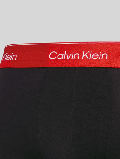 Produktfoto, Slim Fit Trunks mit Logo-Detail im 3er-Pack von Calvin Klein Underwear aus Baumwoll-Mix in Schwarz mit rotem Logo-Bund, Low-Rise-Fit