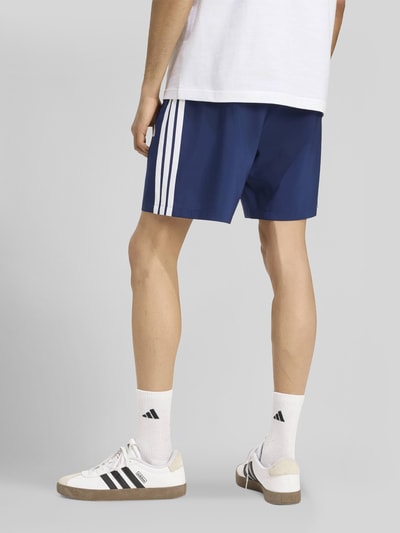 adidas Sportswear Regular Fit Sweatshorts mit Logo-Print Dunkelblau 5