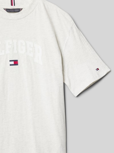 Tommy Hilfiger Teens T-Shirt mit Label-Stitching Modell 'VARSITY' Offwhite Melange 2