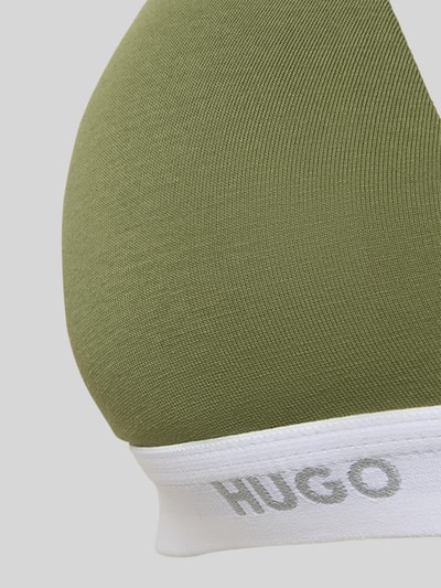 Frauenmodel trägt Bralette aus Baumwoll-Mix Modell 'HUGO ID TRIANGLE' von HUGO, Mehrfarbig, Vorgeformt, Label-Bund, Detailaufnahme.