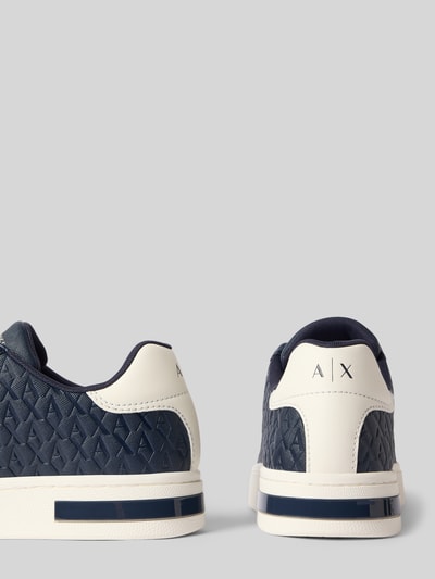 Produktfoto, Sneaker mit Schnürung und Logo-Muster von Armani Exchange in Blau und Weiß, Label-Detail, Absatzhöhe: 3 cm, Schafthöhe: 8 cm, Schaftweite: 10 cm, Herren.