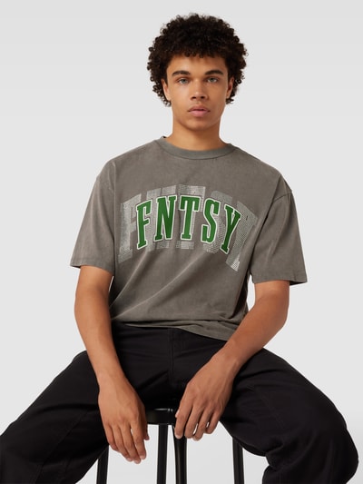 FNTSY T-shirt met extra brede schouders Donkerbruin - 3