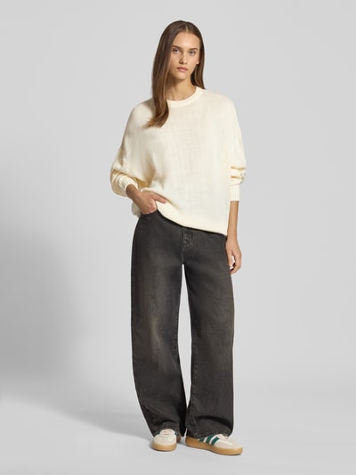 Review Sweter z dzianiny o kroju oversized z prążkowanymi wykończeniami Złamany biały 1