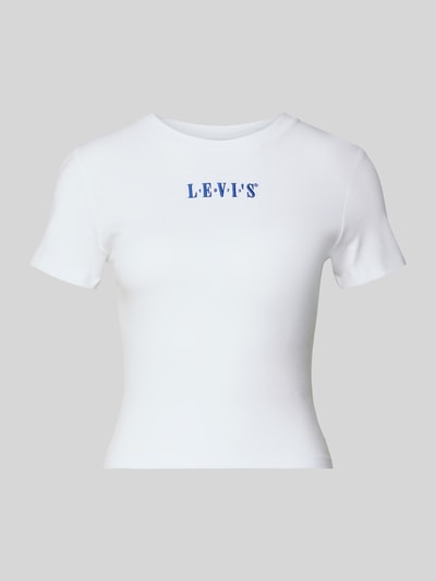 Produktfoto, T-Shirt mit Label-Stitching von Levi's®, weiß, Slim Fit, aus reiner Baumwolle, Rundhalsausschnitt, glatte Textur.