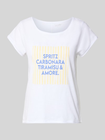 Produktfoto, T-Shirt mit Statement-Print von Christian Berg Woman aus reiner Baumwolle in Weiß mit gelbem und blauem Print, Rundhalsausschnitt, Regular Fit, Rollsaum, Rückenlänge 60 cm, glatte Textur