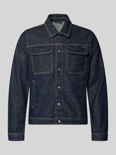 Produktfoto, ciemnoniebieska Slim Fit Jeansjacke aus Baumwoll-Mix von Antony Morato z kontrastowymi przeszyciami, wpuszczane kieszenie, kieszenie na piersi, wykładany kołnierz, listwa z zatrzaskami, mieszanka bawełny i elastanu. Długość tyłu w rozmiarze 50: 67 cm, szerokość ramion: 42 cm, szerokość w rozmiarze 50: 55 cm, długość rękawów: 67 cm.