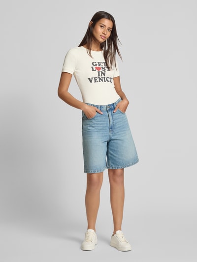 Jake*s Casual T-Shirt in Ripp-Optik mit Schriftzug Offwhite 1